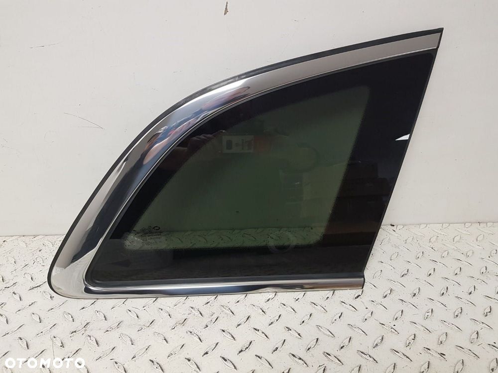 FABRYCZNIE NOWA ORYGINALNA  SZYBA BOCZNA TYLNA PRAWA W BŁOTNIK RENAULT KOLEOS II 2 18-25 - 2