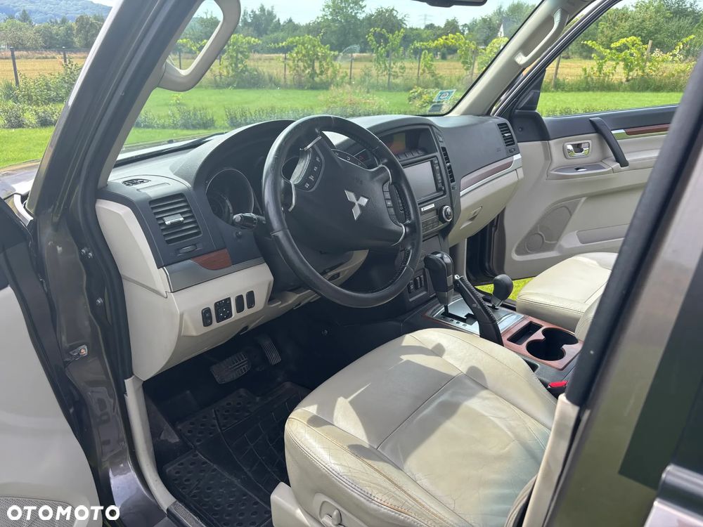 Mitsubishi Pajero 3.2 DID Elegance - 12