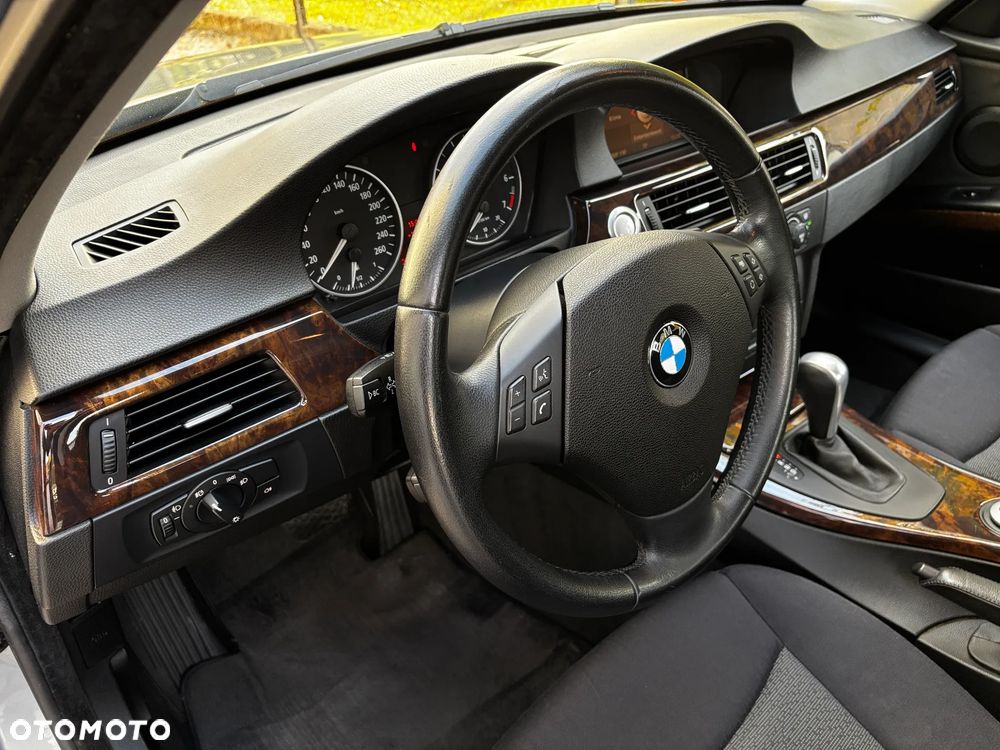BMW Seria 3 320i - 30