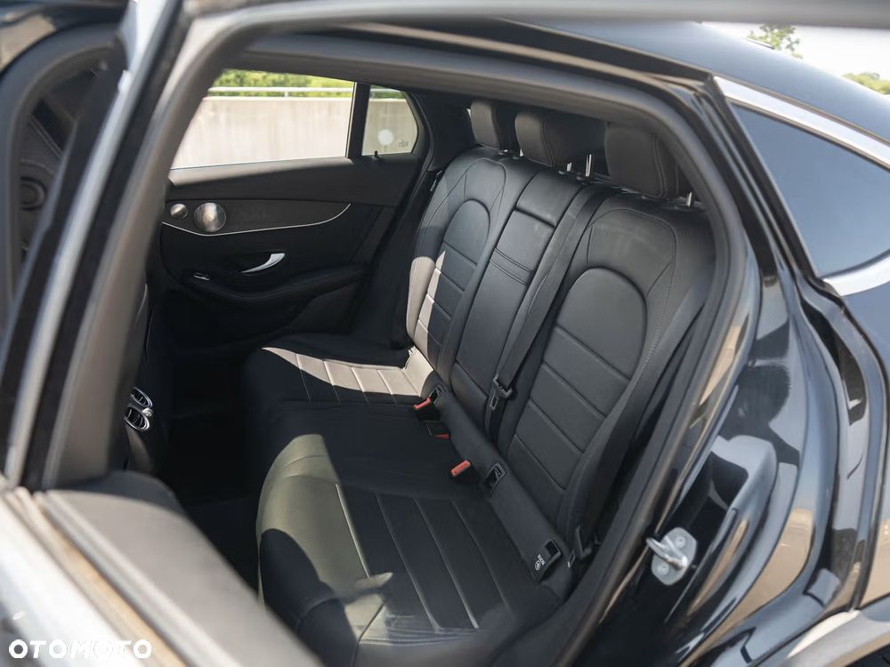 Mercedes-Benz GLC 300 4Matic 9G-TRONIC AMG Line - 19