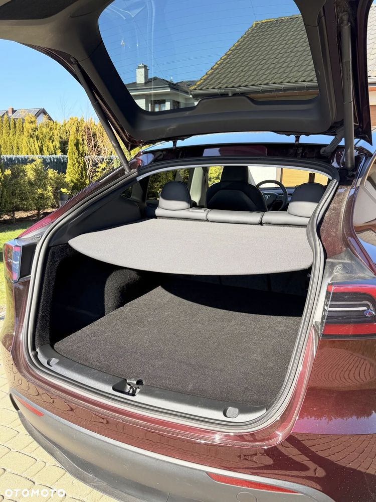 Tesla Model Y - 7