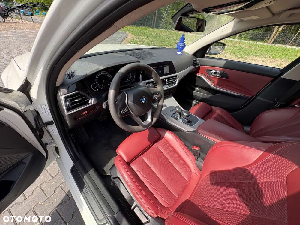 BMW Seria 3 318d M Sport - 24