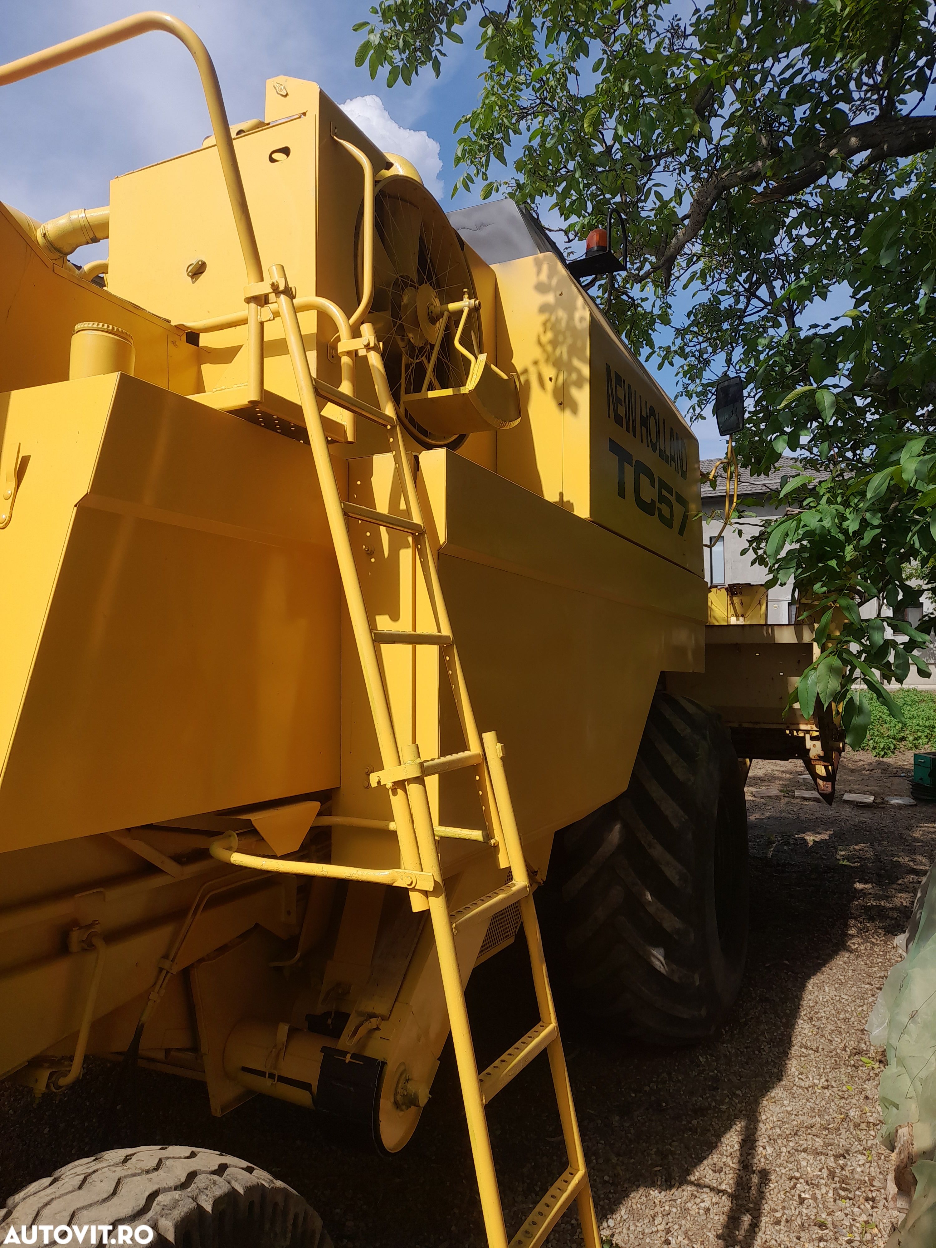 New Holland TC 56 - 1