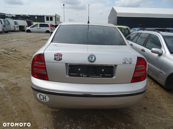 Skoda Superb 2003 lakier(9102) na części maska klapa drzwi błotnik zderzak