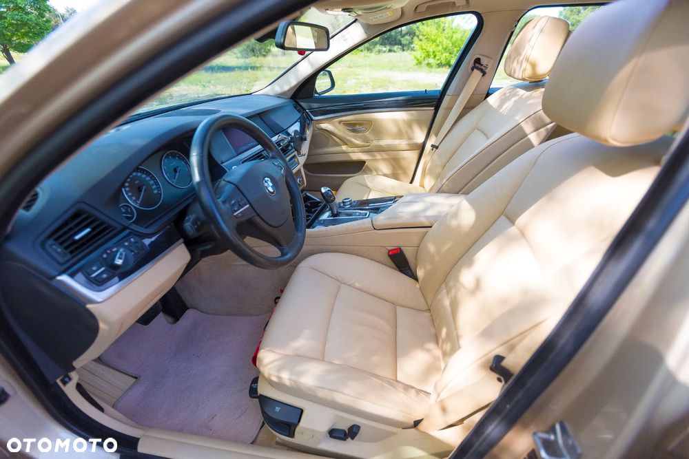 BMW Seria 5 523i - 13