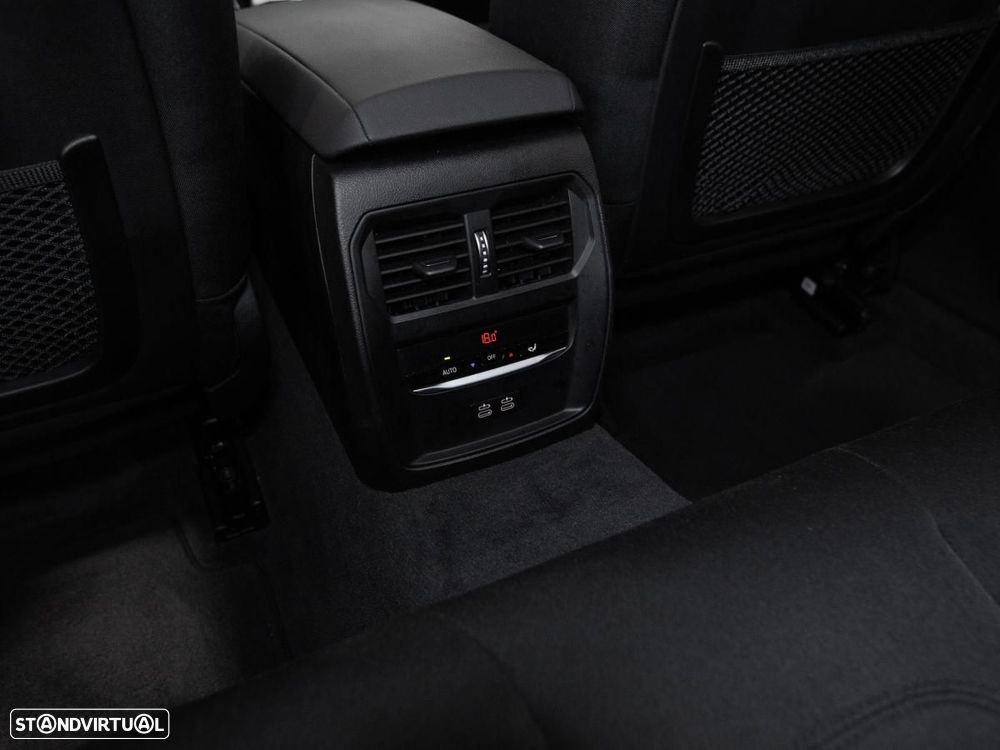 BMW 330 e Touring Corporate Edition Auto - 10