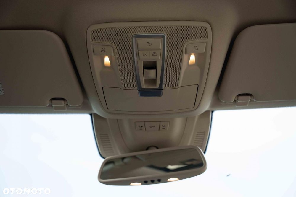 Mercedes-Benz GLS - 32