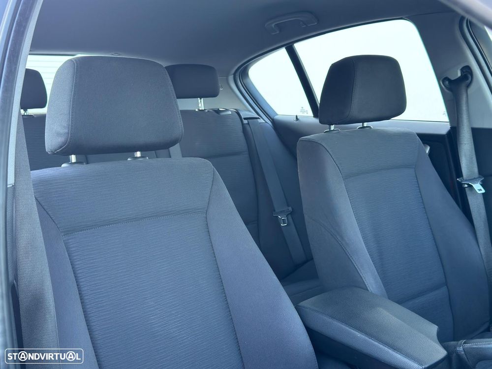 BMW 118 d Line Urban - 16