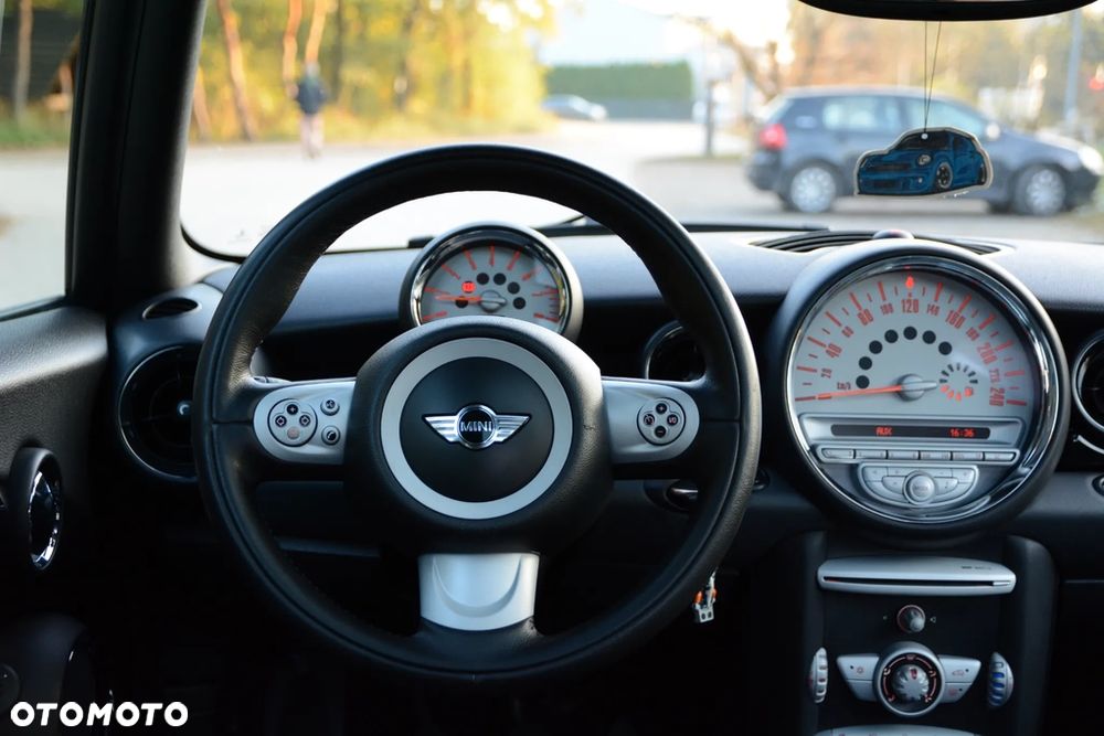 MINI Cooper Standard - 13