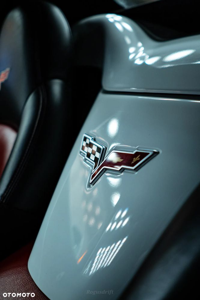 Chevrolet Corvette - 17