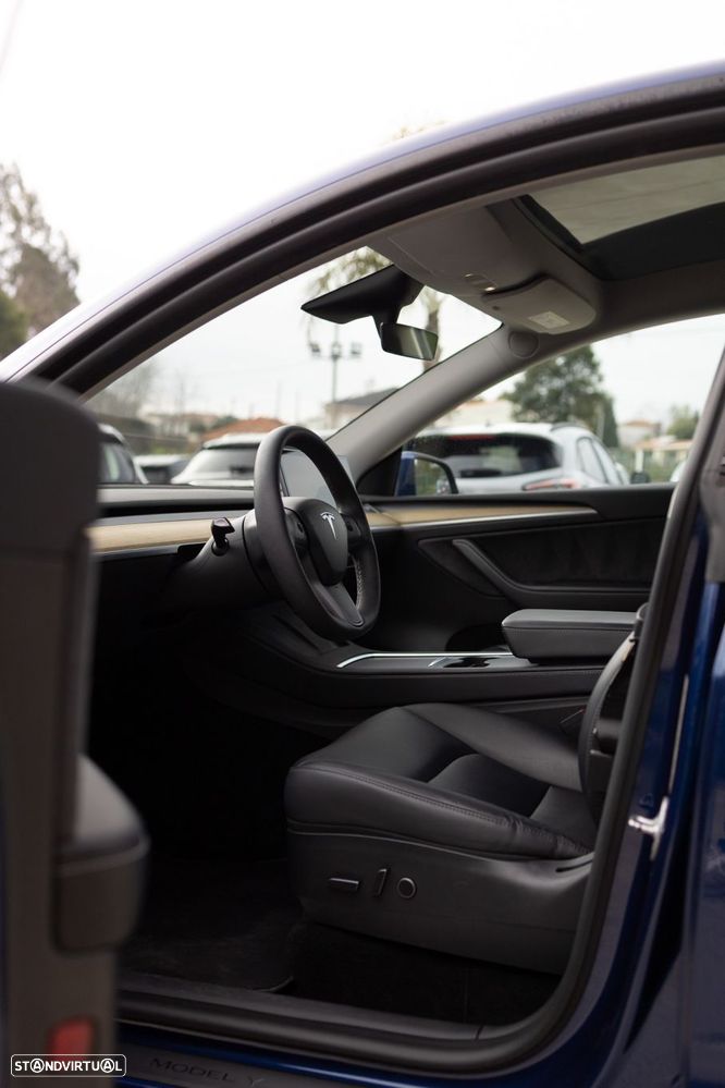 Tesla Model Y Standard RWD - 9
