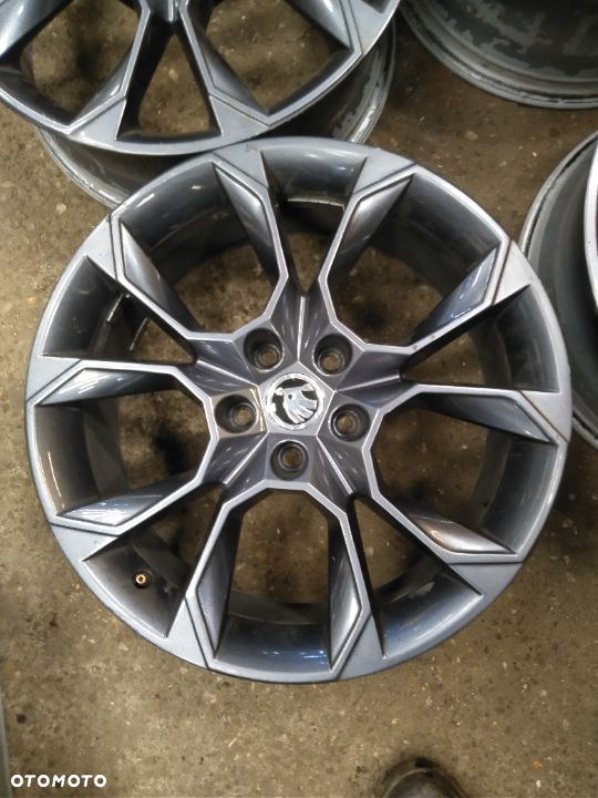 Felgi SKODA OCTAVIA 3 III RS 7.5" x 19" 5x112 ET 51 - 10