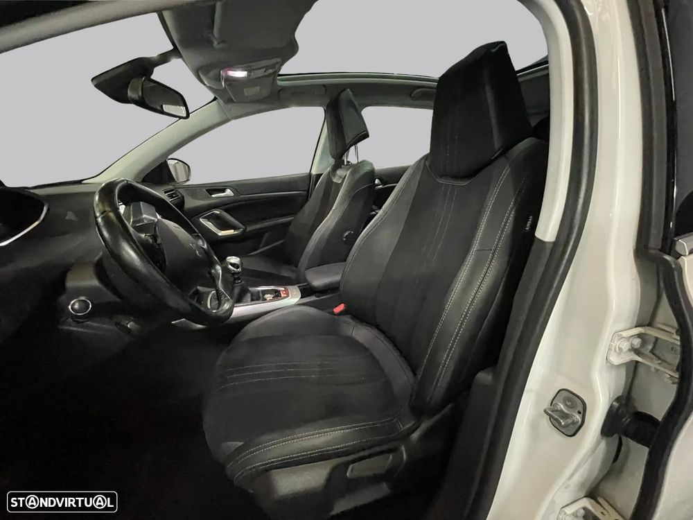 Peugeot 308 - 8