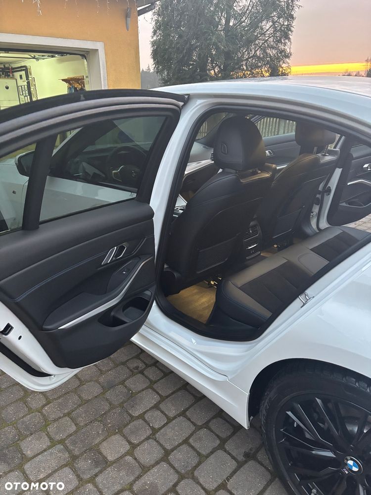 BMW Seria 3 330i xDrive - 26