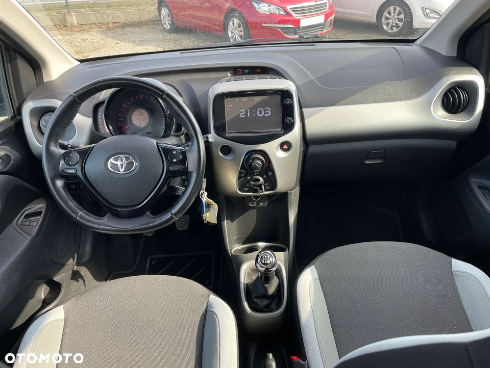 Toyota Aygo x-play - 15