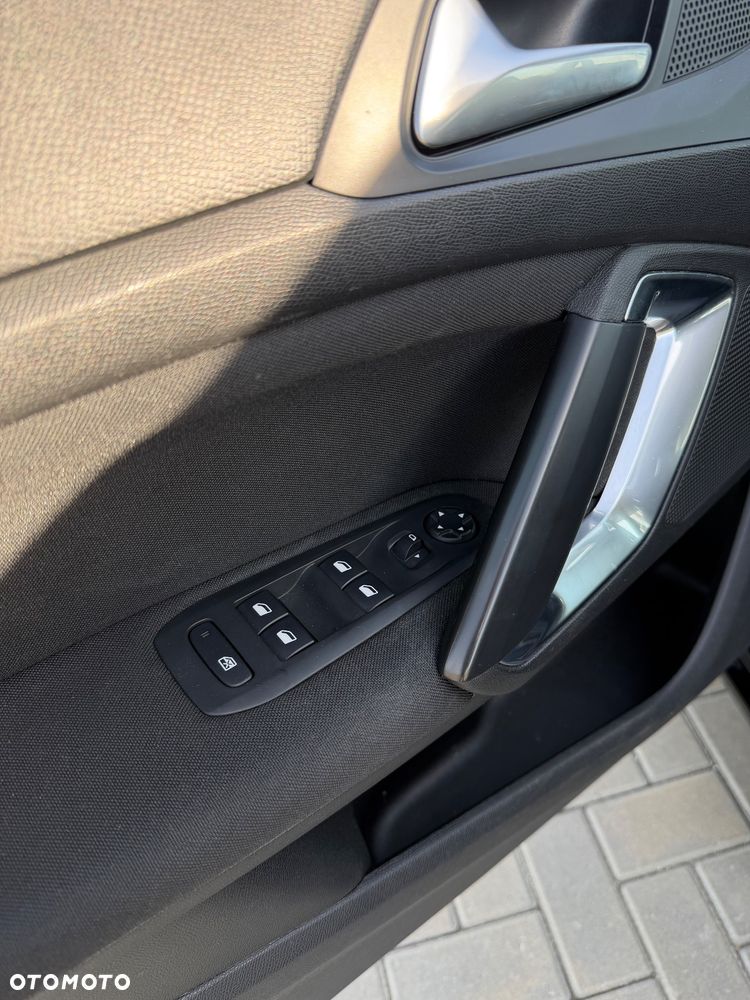 Peugeot 308 1.5 BlueHDi Active S&S EAT6 - 17