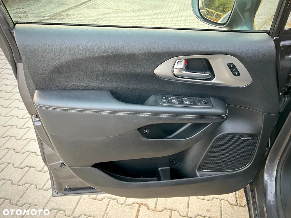 Chrysler Pacifica - 29