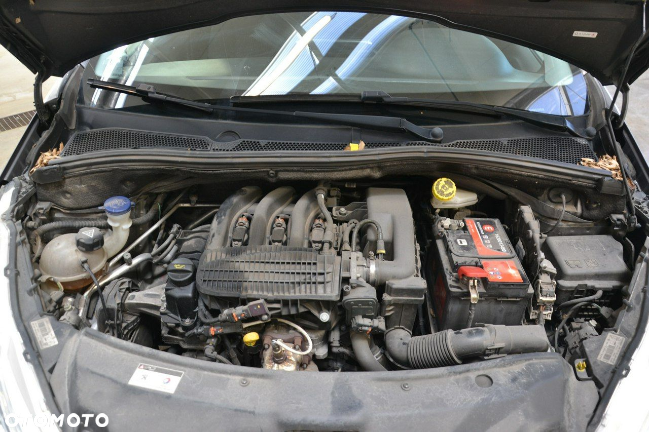 Peugeot 208 - 13