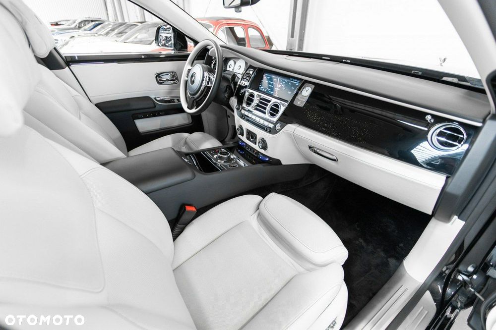 Rolls-Royce Ghost - 28