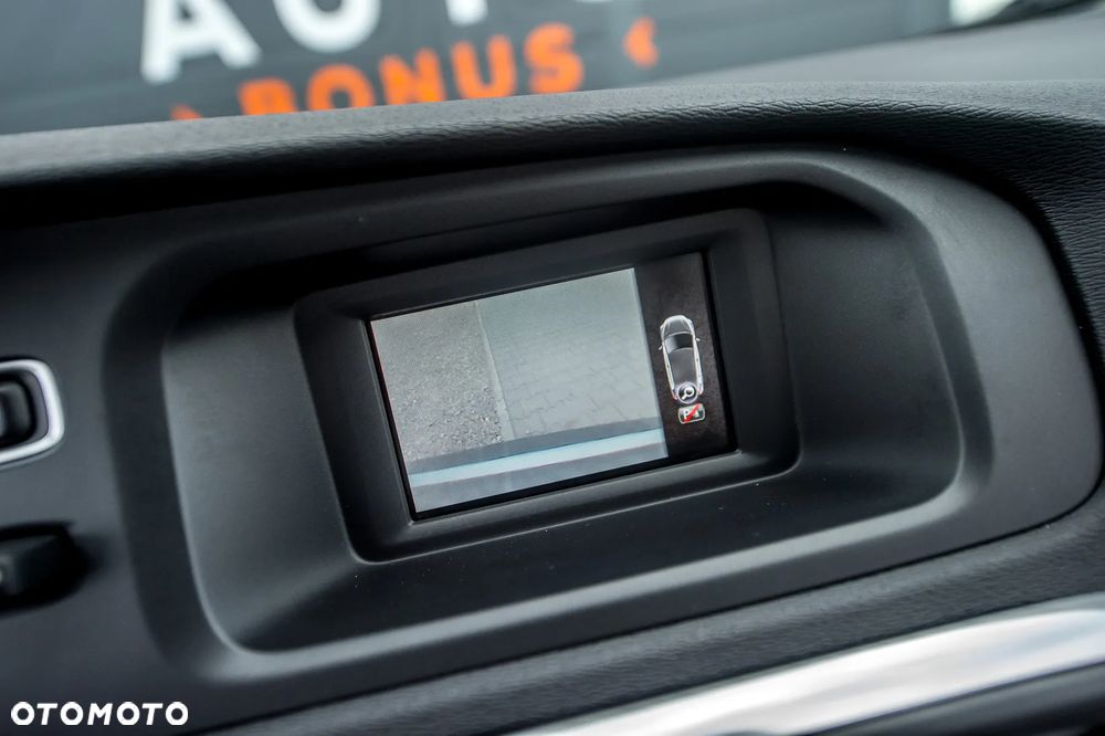 Volvo V40 - 25
