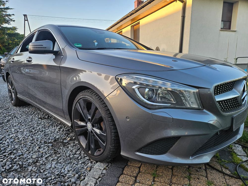 Mercedes-Benz CLA 180 Orange Art Edition - 4