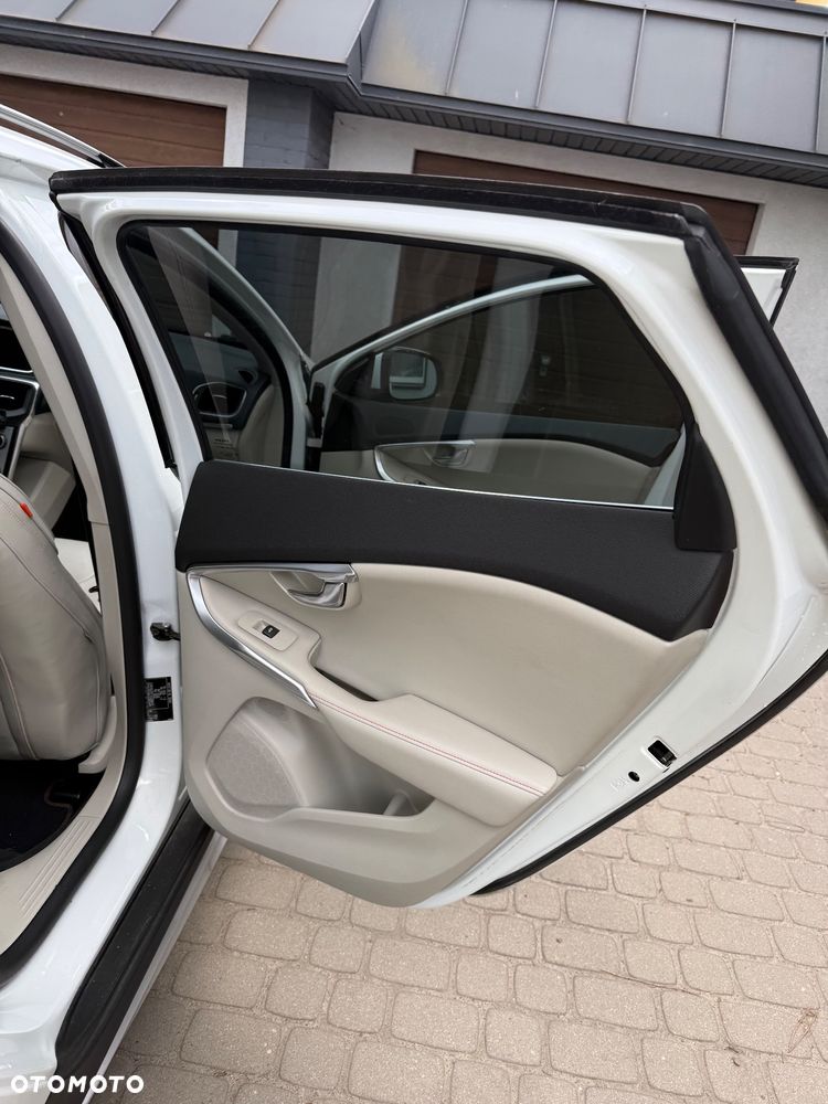 Volvo V40 Cross Country T4 Drive-E Ocean Race - 15