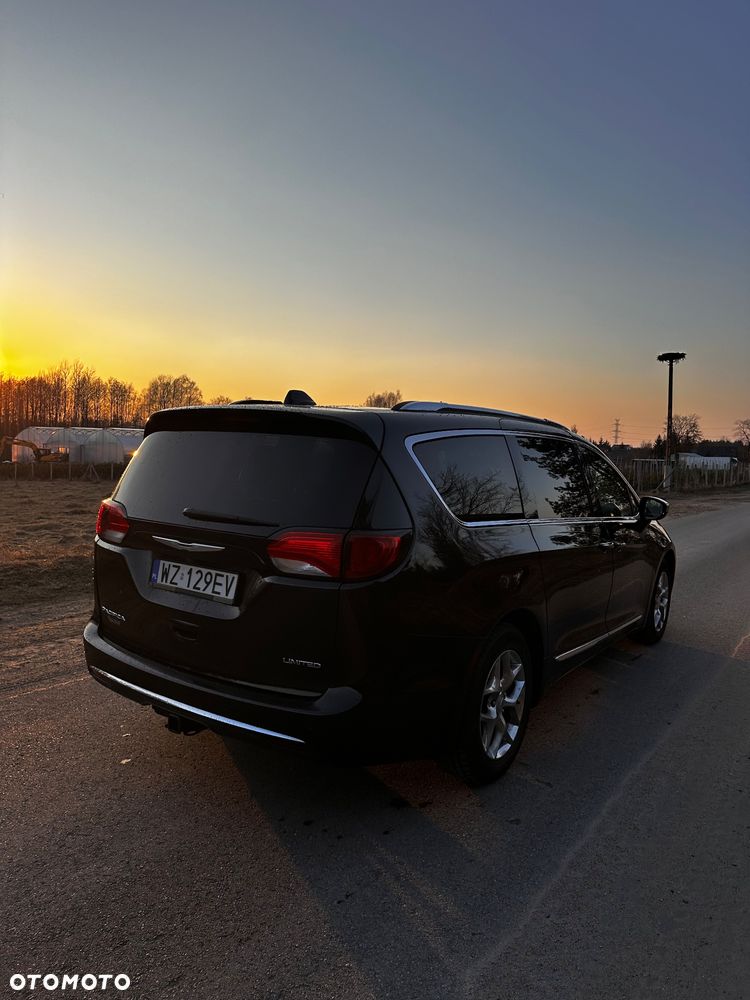 Chrysler Pacifica - 5