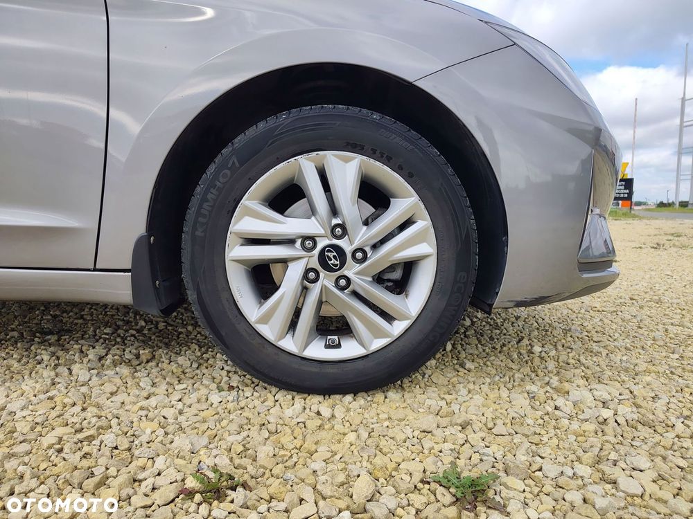 Hyundai Elantra 1.6 Comfort - 18