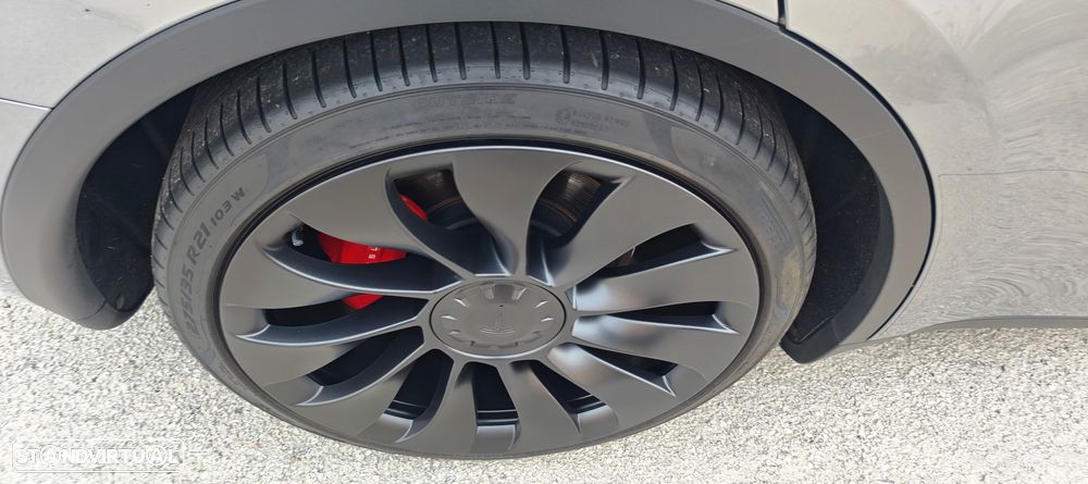 Tesla Model Y Performance Tração Integral - 19