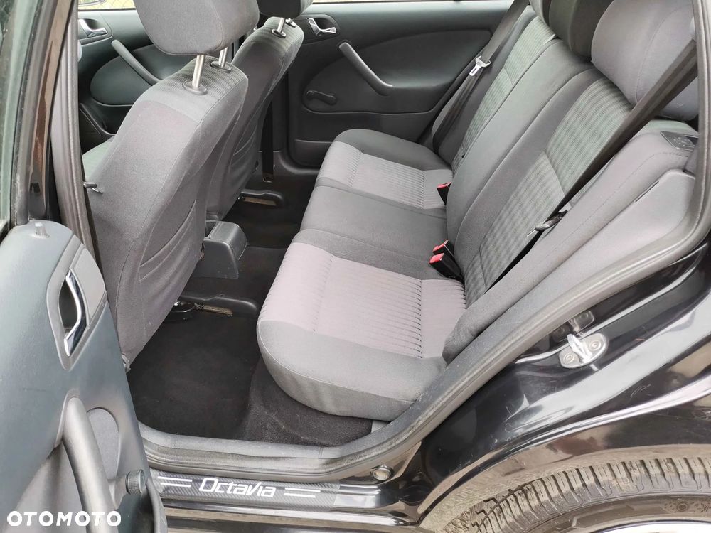 Skoda Octavia 1.6 Tour - 19