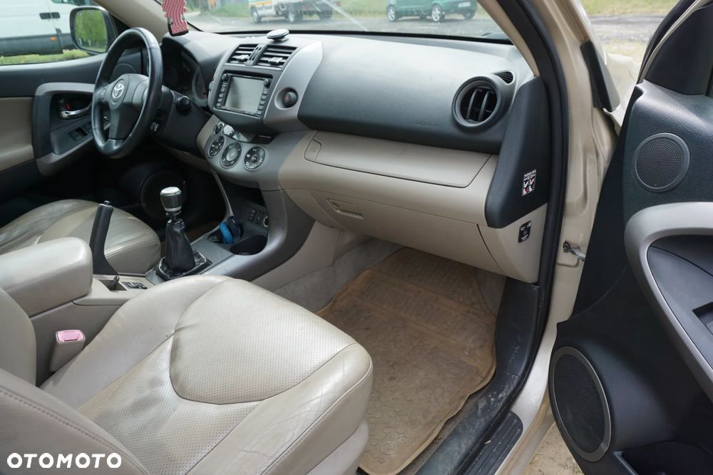 Toyota RAV4 2.2 D-4D Sol 180 - 15