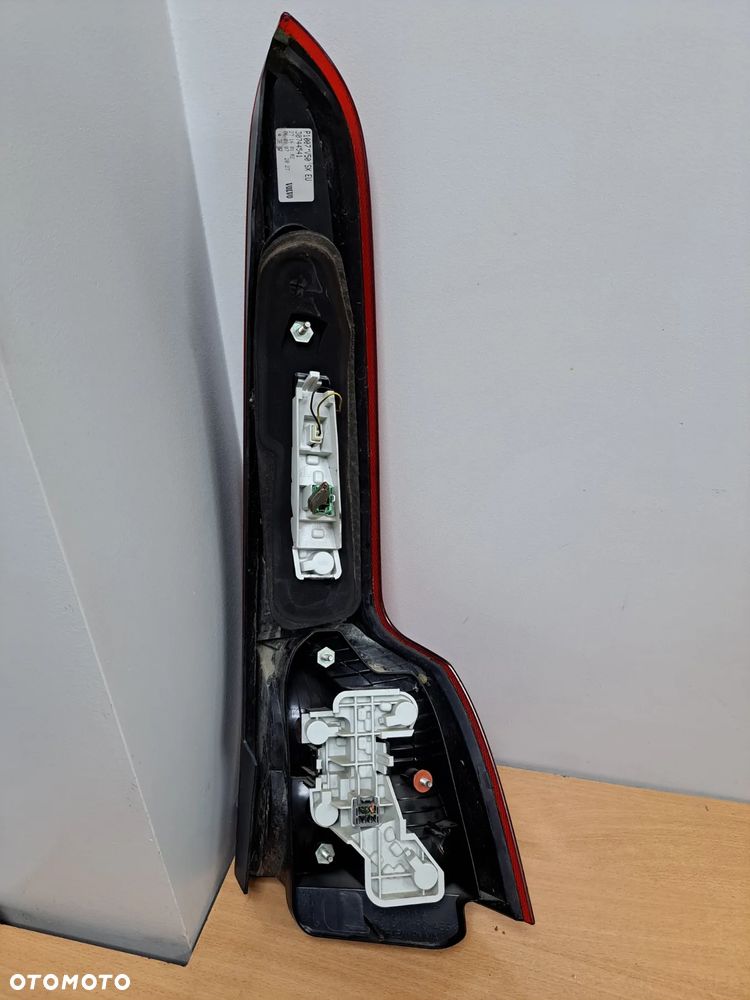 LAMPA LEWY TYŁ VOLVO V50 EUROPA LIFT 07-12R - 4