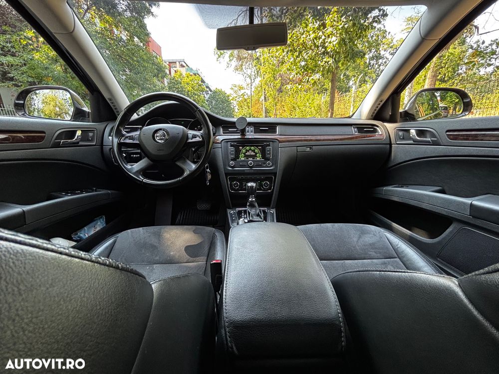 Skoda Superb Combi 2.0 TDI Elegance DSG - 11