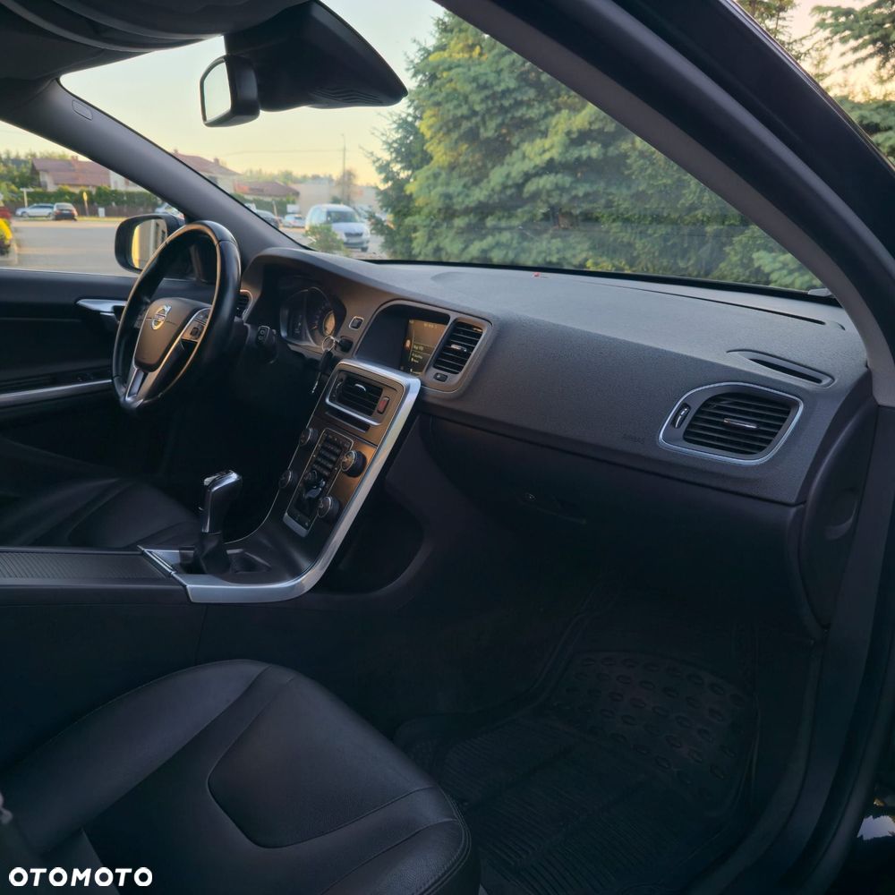Volvo V60 D4 Momentum - 27