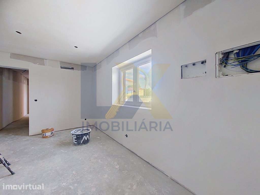 Moradia terrea com amplo terreno frontal em Estarreja! - Grande imagem: 2/18