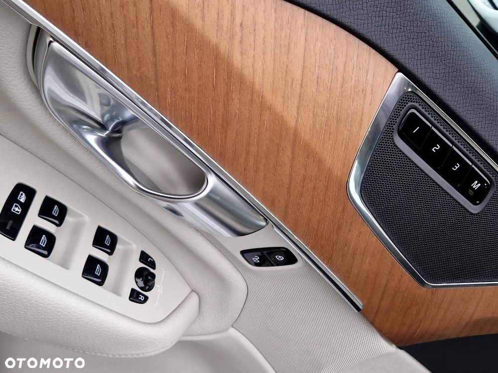 Volvo XC 90 T6 AWD Geartronic Momentum Pro - 24