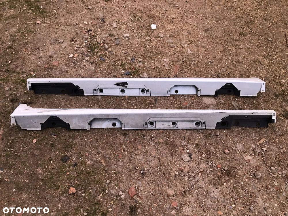 TOYOTA CAMRY 17- LEWA LIStwa progowa nakładka próg - 2