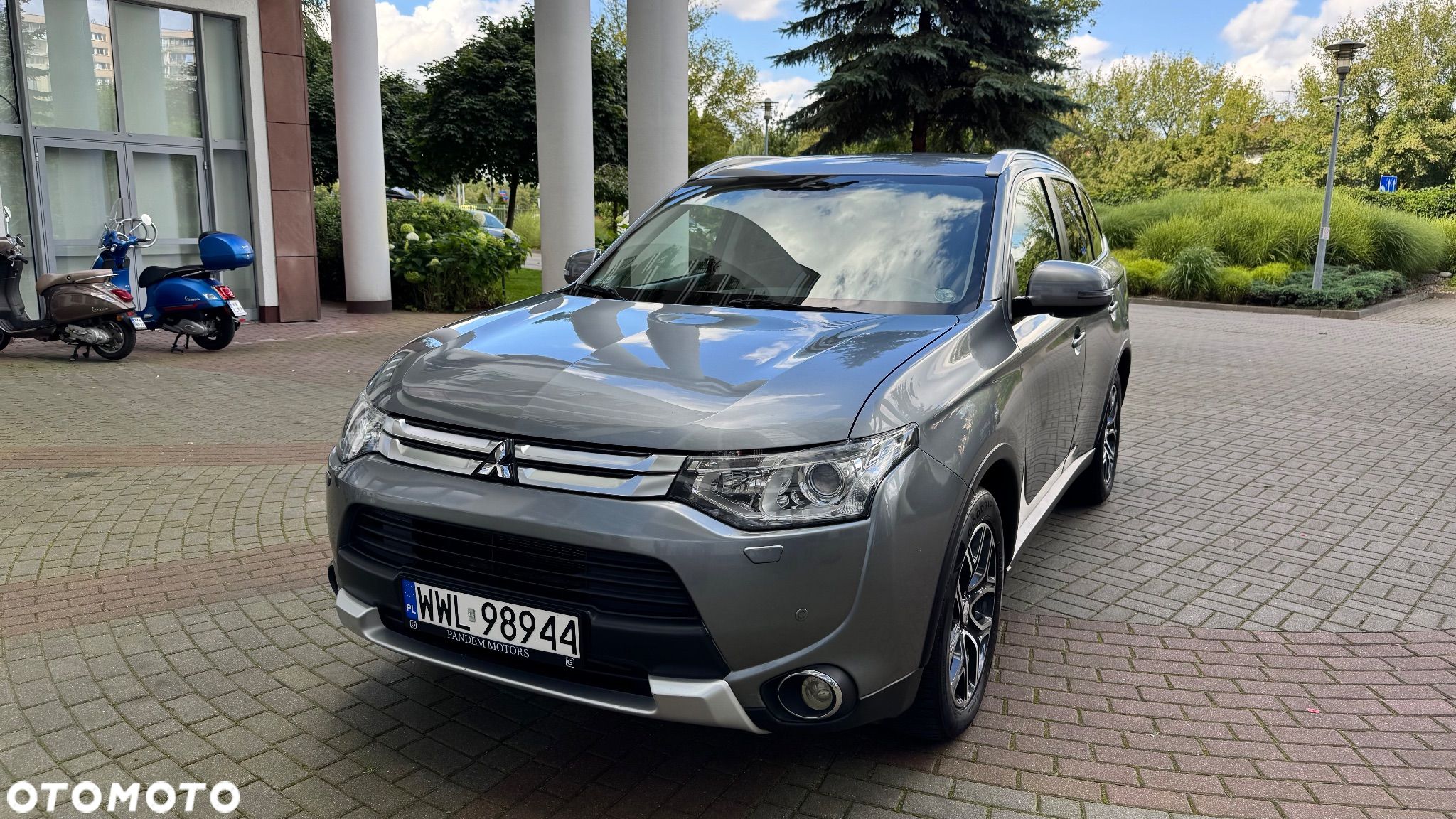 Mitsubishi Outlander - 1