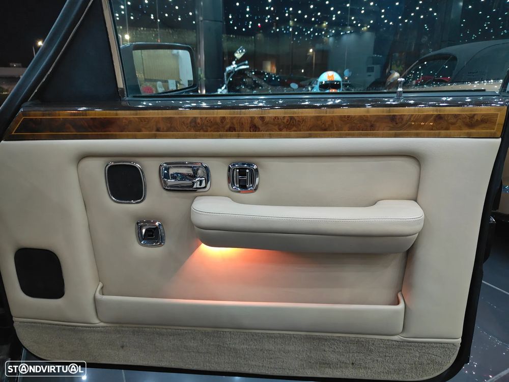 Rolls Royce Silver Spur - 25