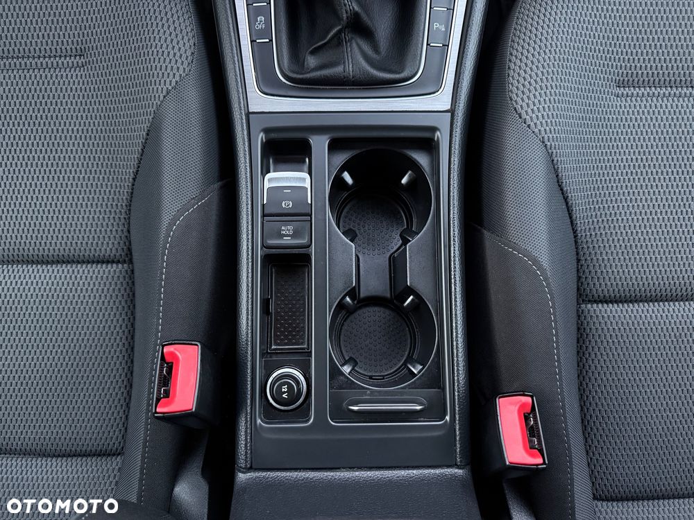 Volkswagen Golf - 34