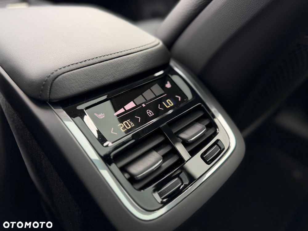 Volvo XC 60 B5 B AWD Ultimate Dark - 34