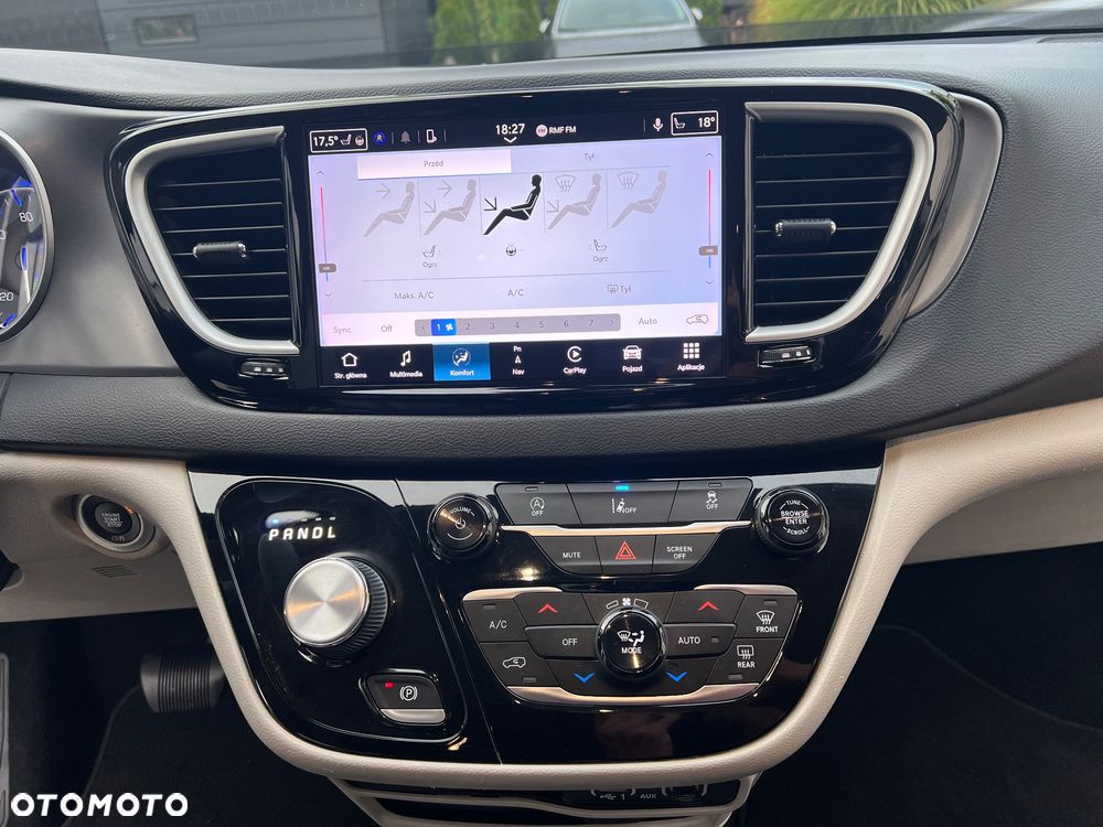 Chrysler Pacifica - 12