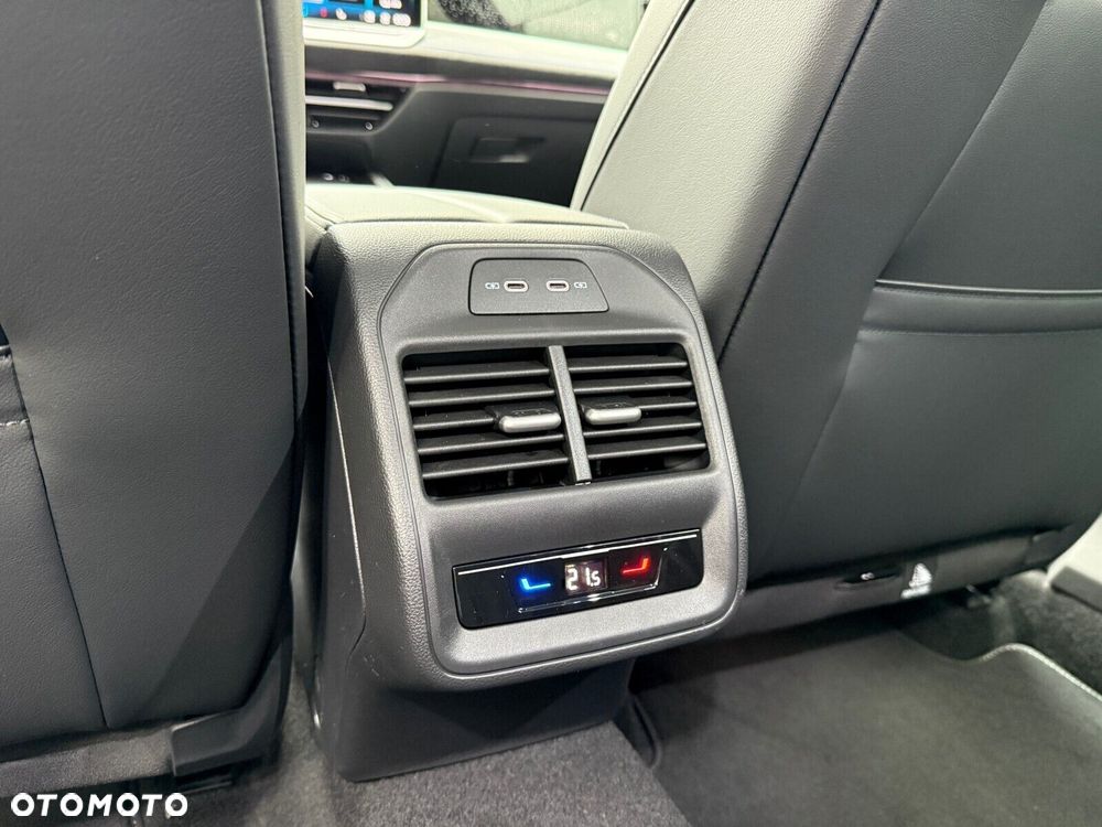 Volkswagen Passat Variant 1.5 TSI eHybrid PHEV 200kW R-Line Plus DSG - 18
