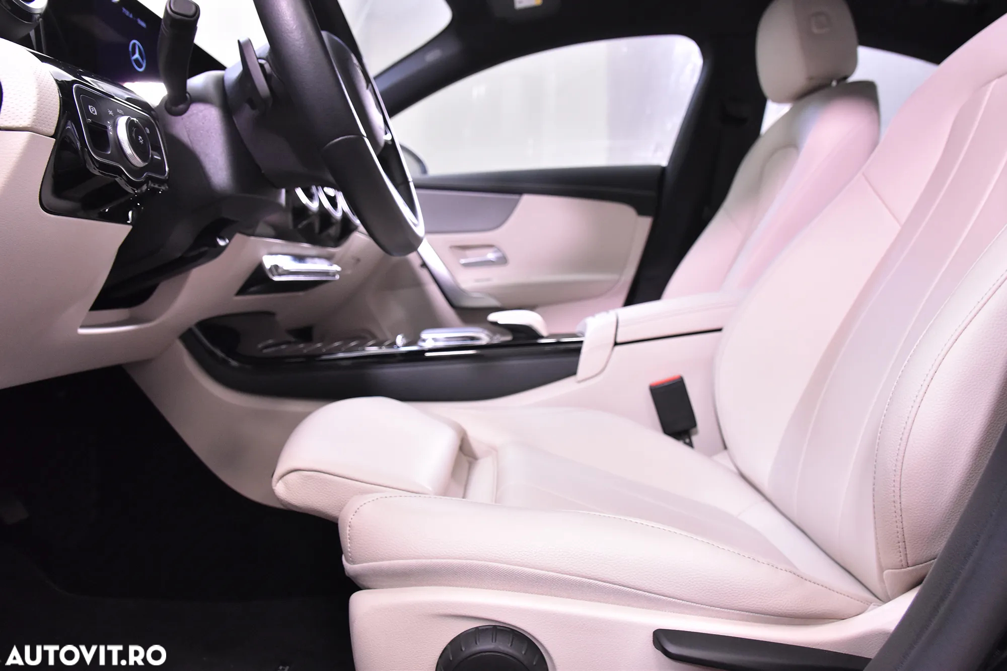 Mercedes-Benz CLA 180 7G-DCT - 22