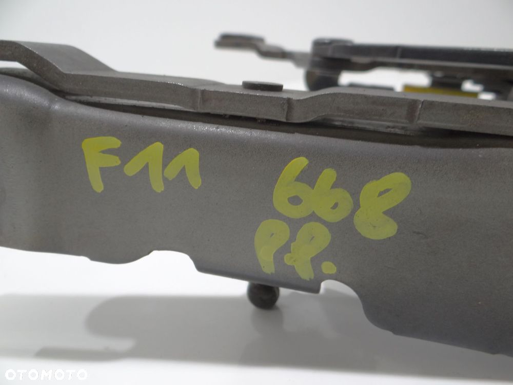 ZAWIAS MASKI NABÓJ PRAWY PRZÓD BMW F11 7249888 668 - 3