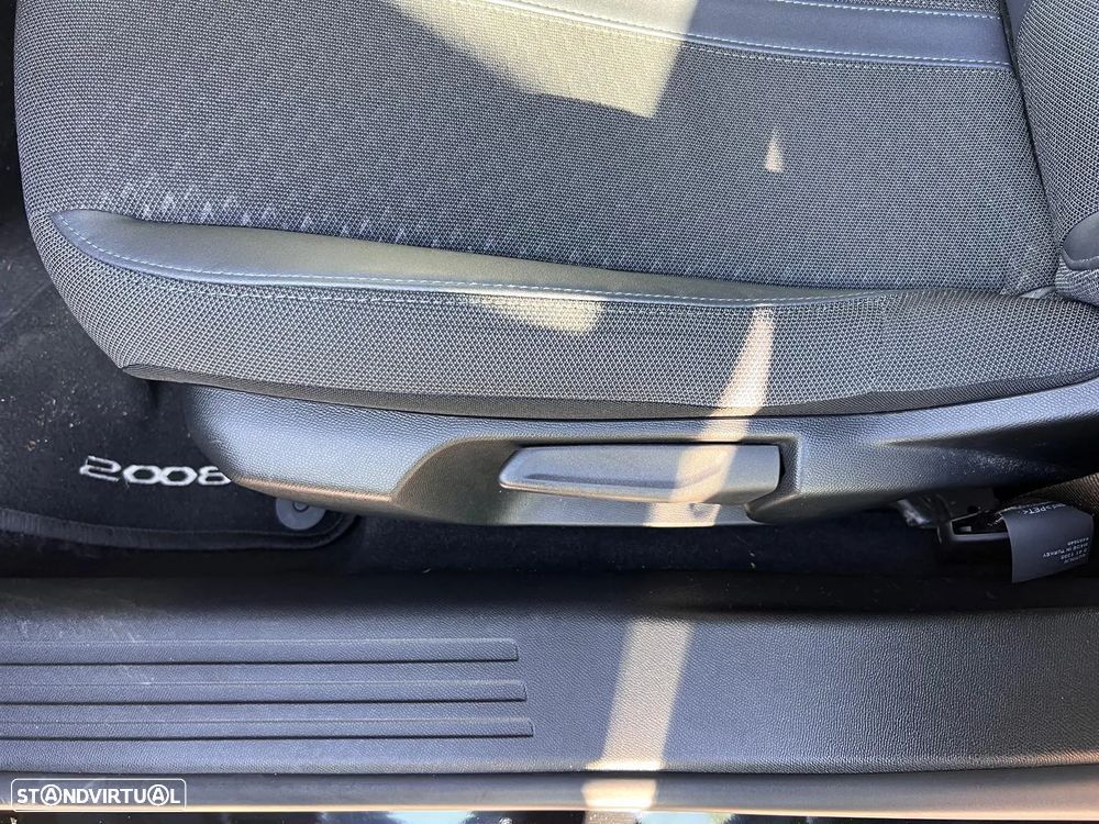 Peugeot 2008 1.2 PureTech Allure Pack - 12