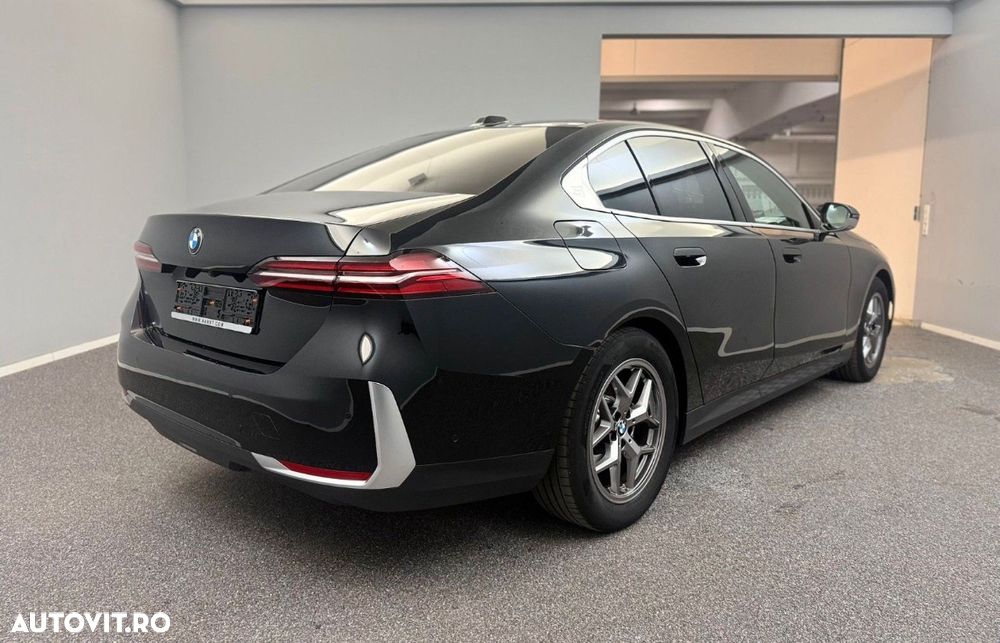 BMW Seria 5 520i AT MHEV - 10