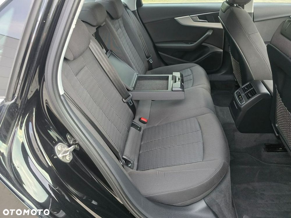 Audi A4 Limousine - 21