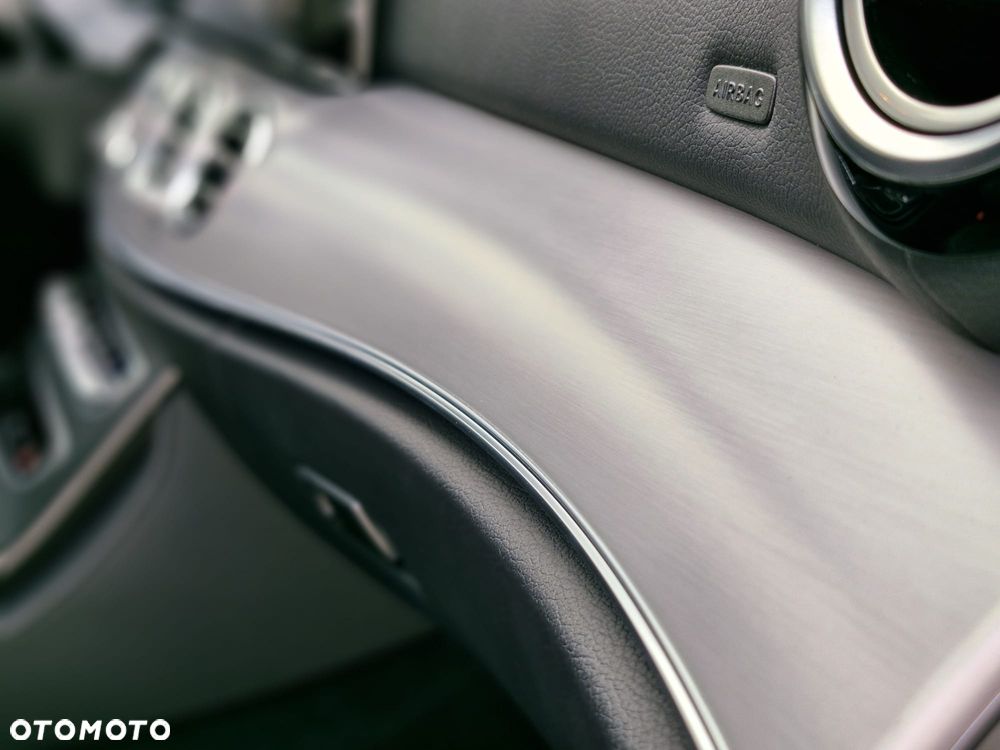 Mercedes-Benz Klasa E 220 d 4-Matic 9G-TRONIC - 30