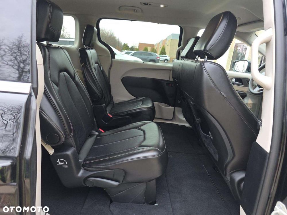 Chrysler Pacifica - 10